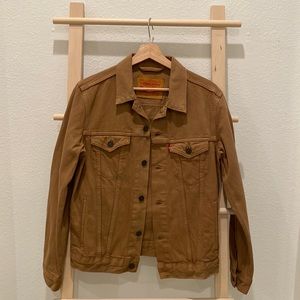 Levi’s trucker denim jacket